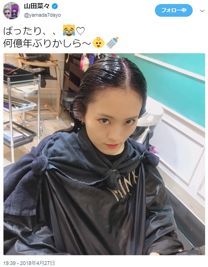 山田菜々が撮った山本彩（画像は『山田菜々　2018年4月27日付Twitter「ばったり、、何億年ぶりかしら～」』のスクリーンショット）