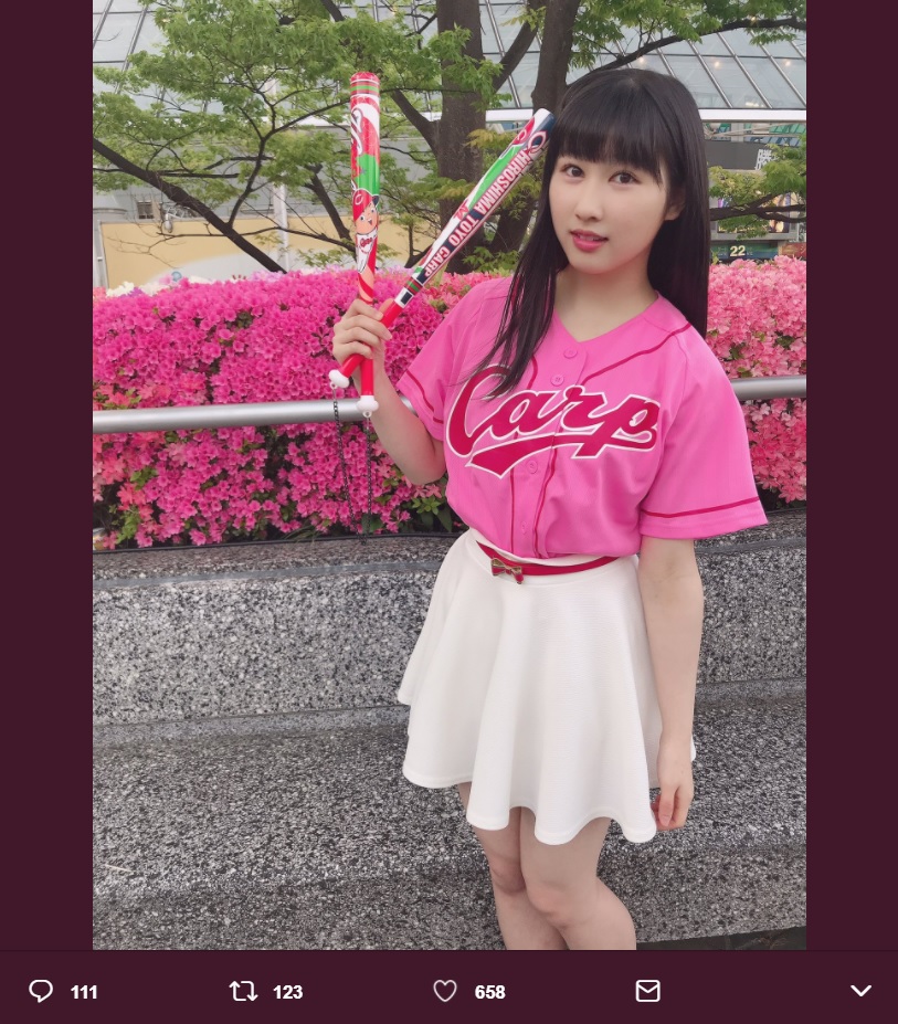 山本杏奈の“カープ女子”姿（画像は『山本杏奈　2018年4月13日付Twitter「次は勝つんじゃけ～～～」』のスクリーンショット）