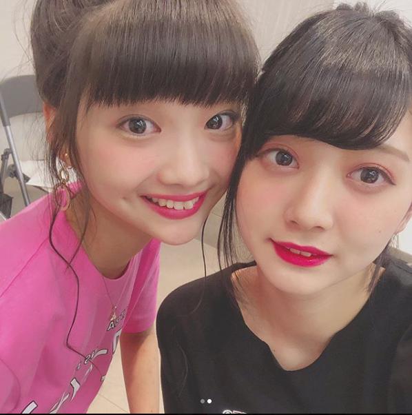 山下彩耶と山口はのん（画像は『山下彩耶　2018年3月28日付Instagram「まだまだ10代やで」』のスクリーンショット）