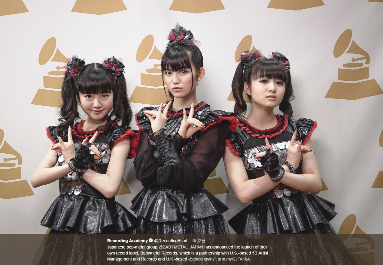 海外メディアで注目されるBABYMETAL（画像は『Recording Academy　2018年5月2日付Twitter「Japanese pop-metal group ＠BABYMETAL_JAPAN has announced the launch of their own record label, Babymetal Records」』のスクリーンショット）