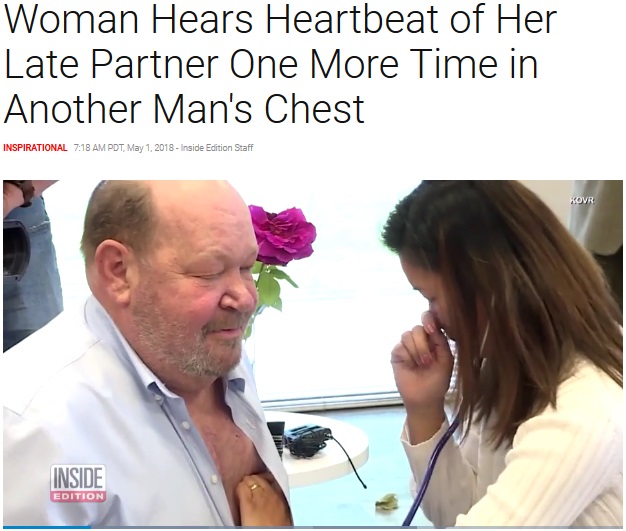 移植手術を受けた男性と亡き夫の心臓の鼓動を聞く妻（画像は『Inside Edition　2018年5月1日付「Woman Hears Heartbeat of Her Late Partner One More Time in Another Man’s Chest」』のスクリーンショット）