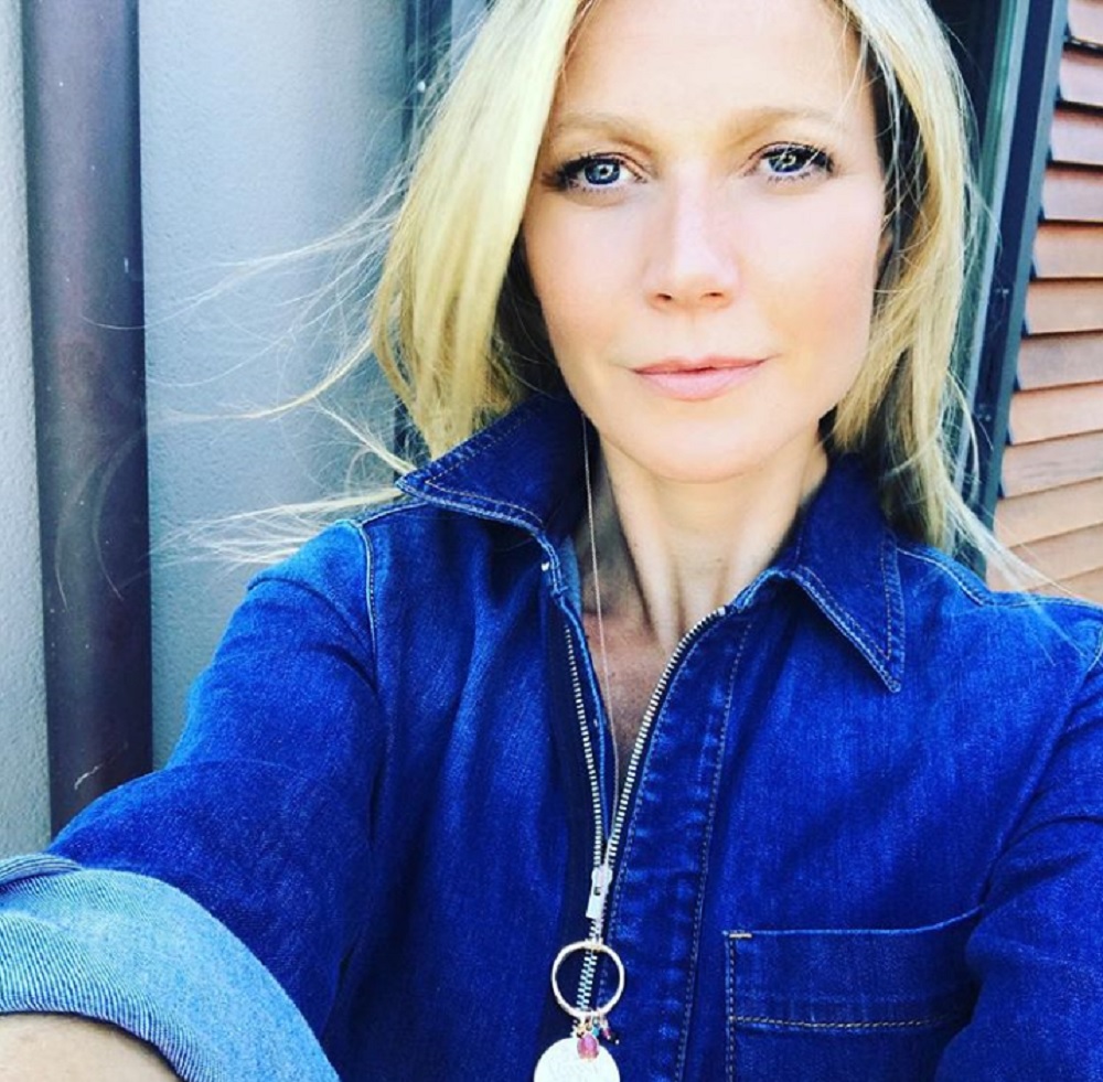 グウィネス、再婚前に決めたこととは？（画像は『Gwyneth Paltrow　2017年12月5日付Instagram「Remembering my shoot for ＠tousjewelry in Barcelona last spring and thinking about my ＃tousmedallion as I kick my holiday shopping up a giant notch this week!」』のスクリーンショット）