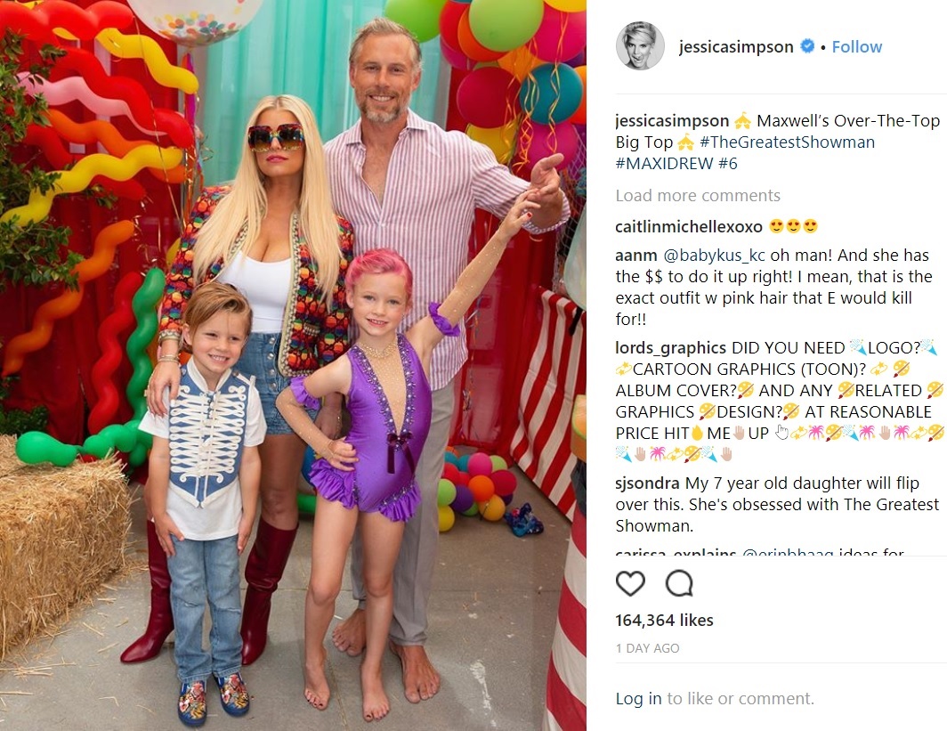 アン・ウィーラーになりきる長女マックスウェルちゃん（画像は『Jessica Simpson　2018年5月6日付Instagram「Maxwell’s Over-The-Top Big Top」』のスクリーンショット）