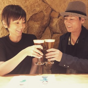 【エンタがビタミン♪】名倉潤＆渡辺満里奈夫妻、結婚記念日2ショットに「CMみたいで素敵すぎ」の声