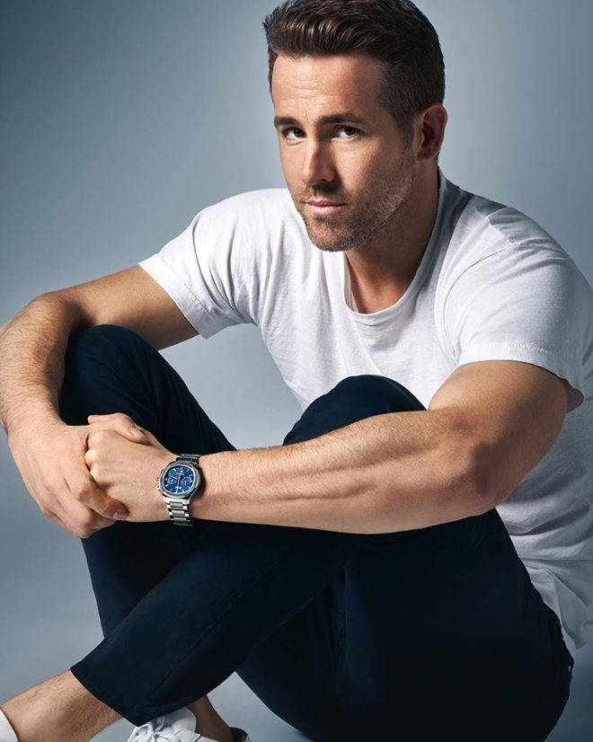 ライアン「ずっと抱えてきた」苦悩を吐露（画像は『Ryan Reynolds　2016年9月24日付Instagram「Working with ＠piaget involves a good amount of casual sitting.」』のスクリーンショット）