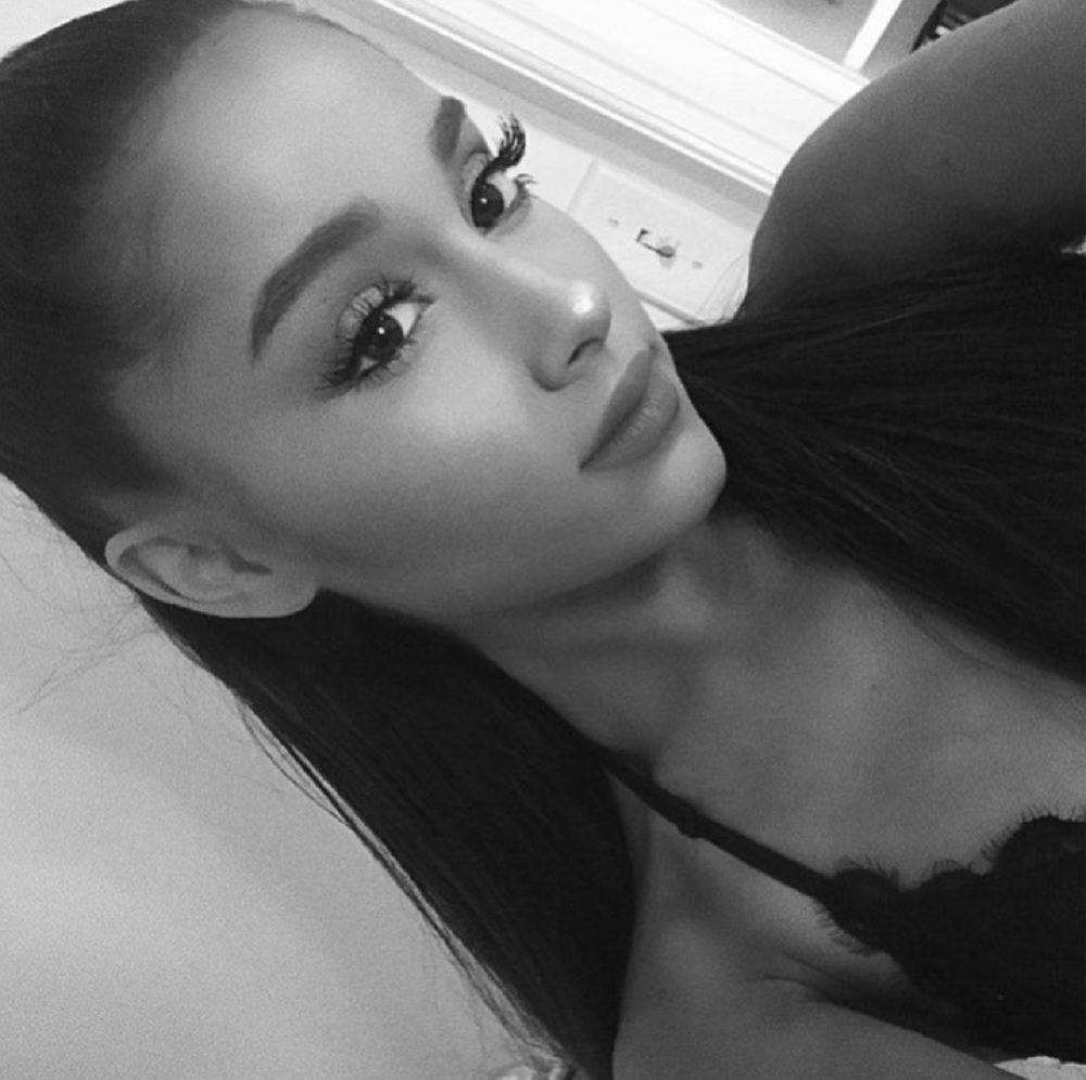 アリアナ、恋に加速か（画像は『Ariana Grande　2017年4月12日付Instagram』のスクリーンショット）