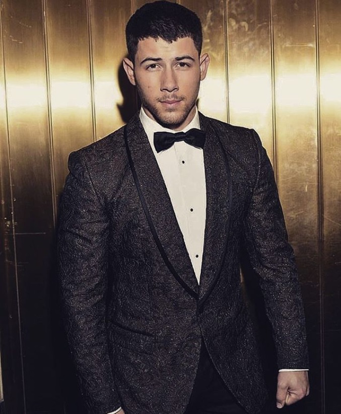 ニック、恋人が10歳年上でも関係ない？（画像は『Nick Jonas　2018年4月8日付Instagram「Bond... James Bond... Not really actually.」』のスクリーンショット）