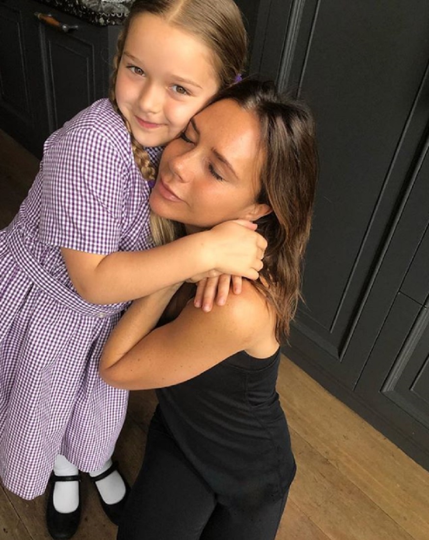 まもなく7歳になるハーパーちゃん（画像は『Victoria Beckham　2018年6月8日付Instagram「Morning cuddles x So much love We love and miss u ＠davidbeckham」』のスクリーンショット）