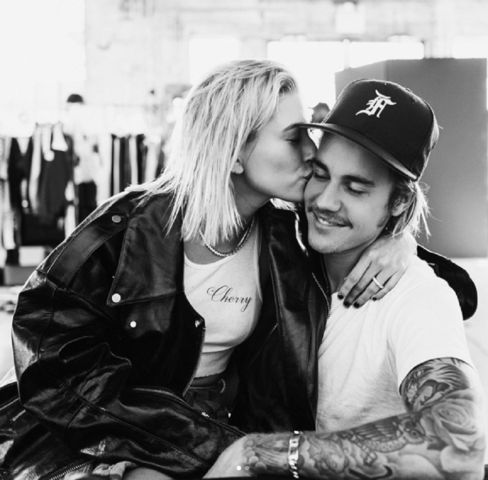 ジャスティン、ヘイリーと婚約（画像は『Justin Bieber　2018年7月10日付Instagram「Was gonna wait a while to say anything but word travels fast, listen plain and simple Hailey I am soooo in love with everything about you!」』のスクリーンショット）