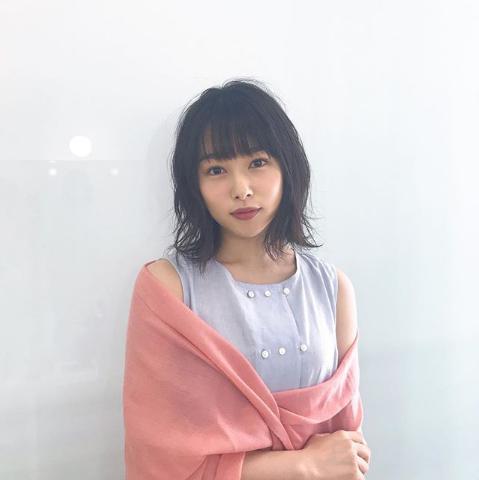 桜井日奈子、大阪ロケでの衣装（画像は『桜井日奈子　2018年7月3日付Instagram「今日は大阪で楽しいロケしてきました！」』のスクリーンショット）