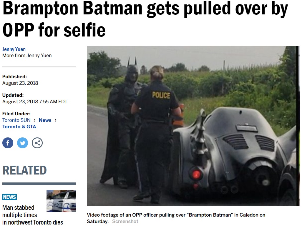 バットマンに扮した男性、警察車両に停止命令を出されて…（画像は『Toronto Sun　2018年8月23日付「Brampton Batman gets pulled over by OPP for selfie」』のスクリーンショット）
