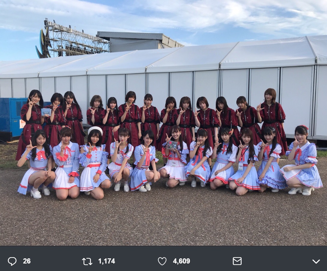 『イナズマロック フェス 2018』に出演した欅坂46と＝LOVE（画像は『＝LOVE_official　2018年9月22日付Twitter「＃イナズマロックフェス2018 改めて今回出演させていただき ありがとうございました」』のスクリーンショット）