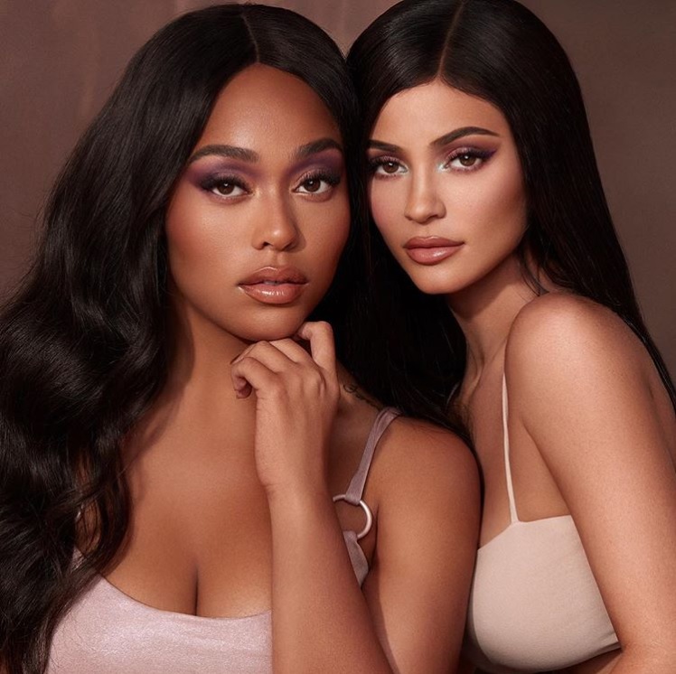 親友ジョーディン・ウッズとコラボしたカイリー（画像は『Kylie　2018年9月18日付Instagram「countdown! only 3 more days till the launch of ＃KyliexJordyn!」』のスクリーンショット）