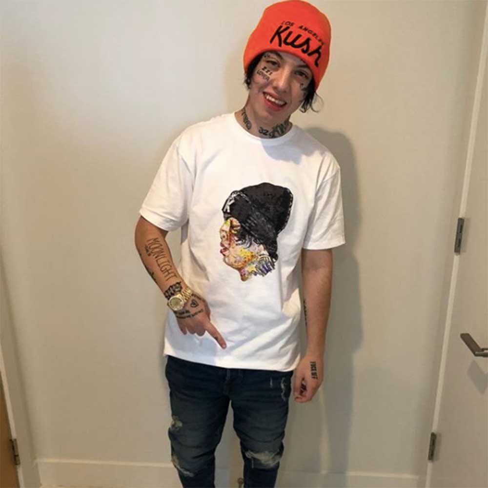 「ちょっと血を吐いちゃった」とリル・ザン（画像は『LIL XAN　2018年9月1日付Instagram「Me pointing at my dick wearing lil squish face」』のスクリーンショット）