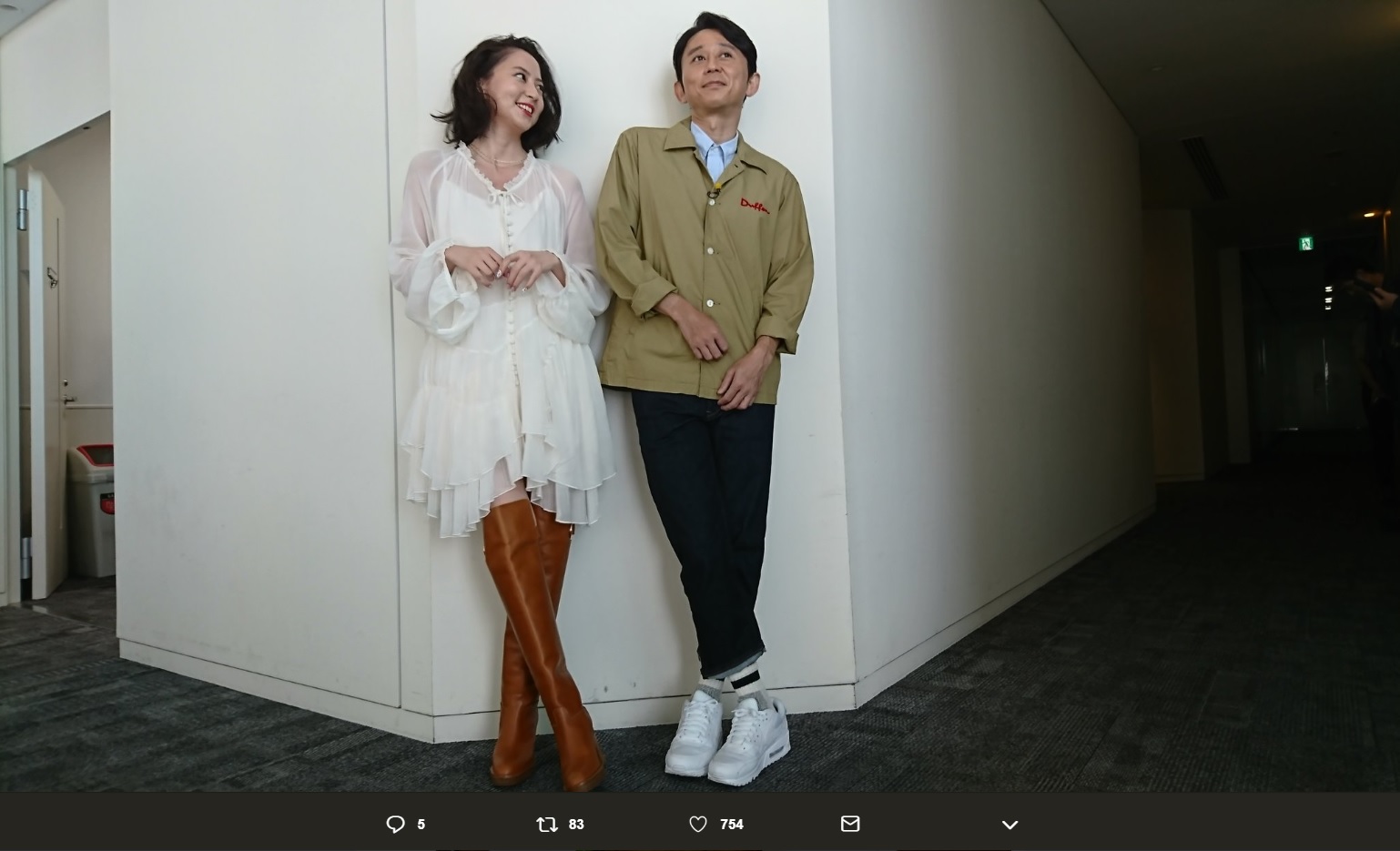 仲良さげな河北麻友子と有吉弘行（画像は『安藤なつ（メイプル超合金）　2018年9月10日付Twitter「秋コーデモデル」』のスクリーンショット）