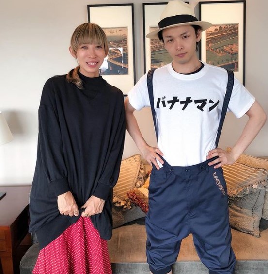 蜷川実花と並ぶ中村倫也（画像は『ninagawamika　2018年9月27日付Instagram「Oggi11月号 ＃悪い男 のゲストは中村倫也さんです」』のスクリーンショット）