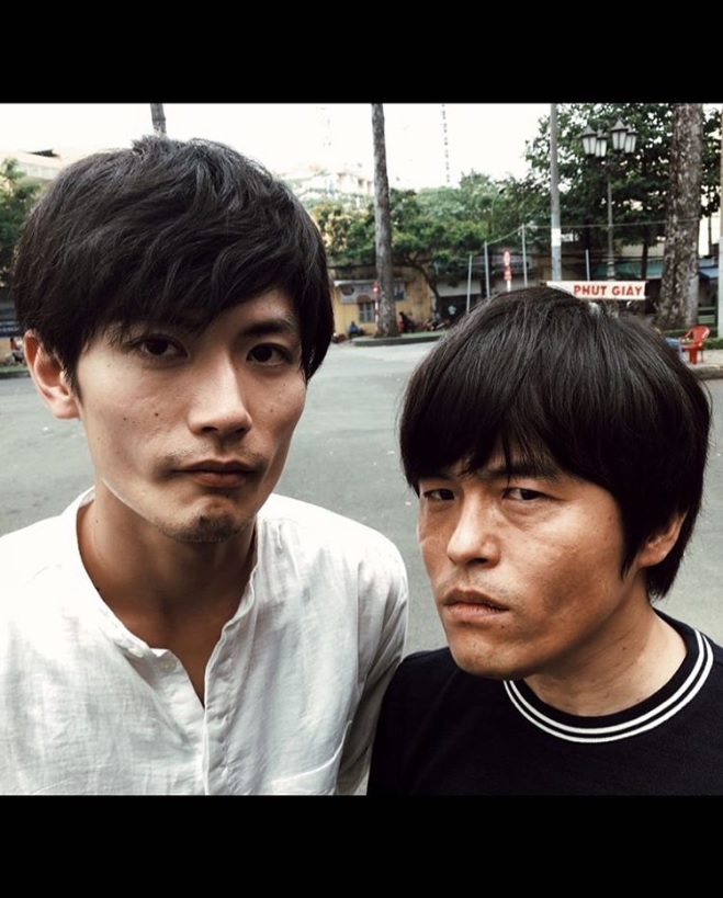 三浦春馬とバカリズム、14年ぶりの共演で（画像は『Haruma Miura 三浦春馬　2018年10月6日付Instagram「さ、度々旅に出ましょうか part 2」』のスクリーンショット）