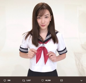 【エンタがビタミン♪】永野芽郁、映画『君は月夜に光り輝く』のセーラー服姿に反響「可愛すぎ」「もうコスプレだね～」