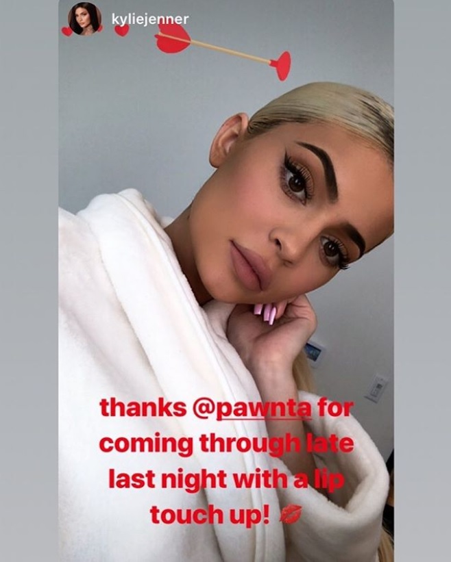 カイリーの“ぽってりした唇”が復活（画像は『Pawnta Cosmetic Dermatology RN　2018年10月10日付Instagram「the natural lip-pout I’ve created for this beauty queen ＠kyliejenner.」』のスクリーンショット）