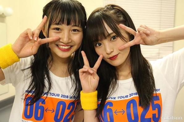 山本彩加と山本彩（画像は『山本彩加　2018年9月15日付Instagram「阪急電車では ＃W山本 でMV以来のペアダンスを」』のスクリーンショット）