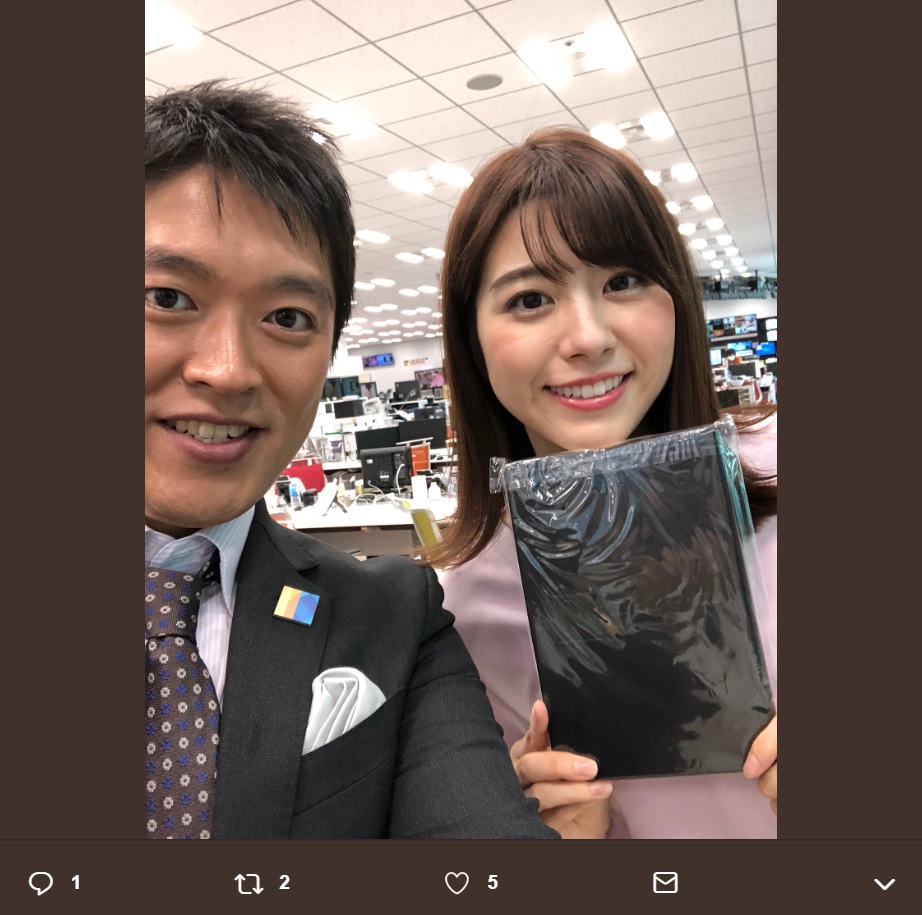 矢内雄一郎アナと森山るりキャスター（画像は『矢内雄一郎（テレビ東京アナウンサー）　2018年10月17日付Twitter「モーサテ終わりにるりちゃんと。」』のスクリーンショット）