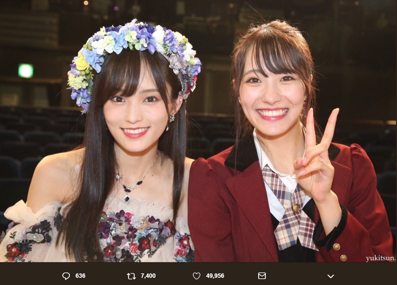 山本彩と小嶋花梨（画像は『山本彩　2018年11月5日付Twitter』のスクリーンショット）