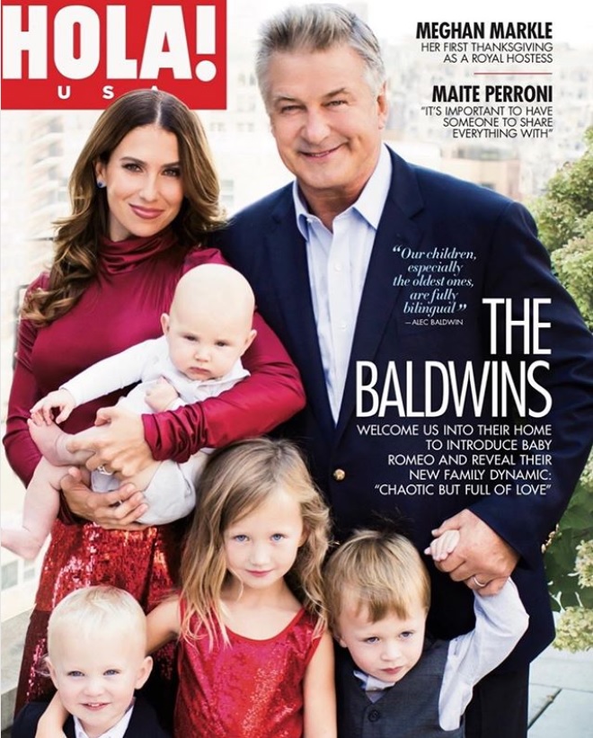 『HOLA! USA』の表紙を飾ったアレック・ボールドウィン一家（画像は『Alec Baldwin　2018年10月30日付Instagram「The November issue of ＠usahola on newsstands Friday with our family of seven （including ＠irelandbasingerbaldwin）」』のスクリーンショット）