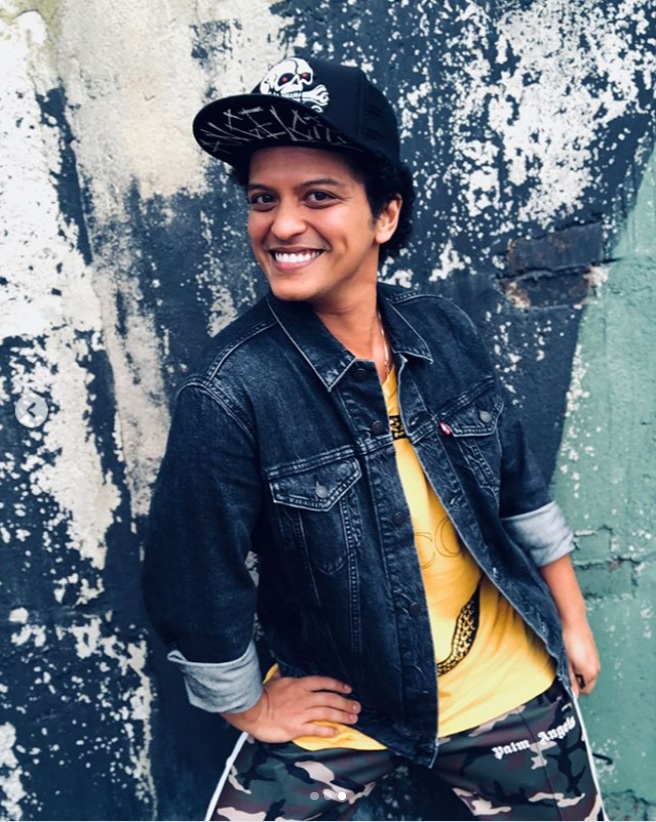 ブルーノ・マーズが故郷ハワイに恩返し（画像は『Bruno Mars　2018年7月7日付Instagram「Stoked to be in Poland so I can FINALLY get some new headshots!」』のスクリーンショット）