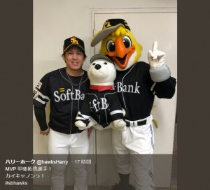 【エンタがビタミン♪】日本シリーズMVP・甲斐拓也選手の笑顔、ハリーホークの投稿に祝福「育成からよくぞここまで！」