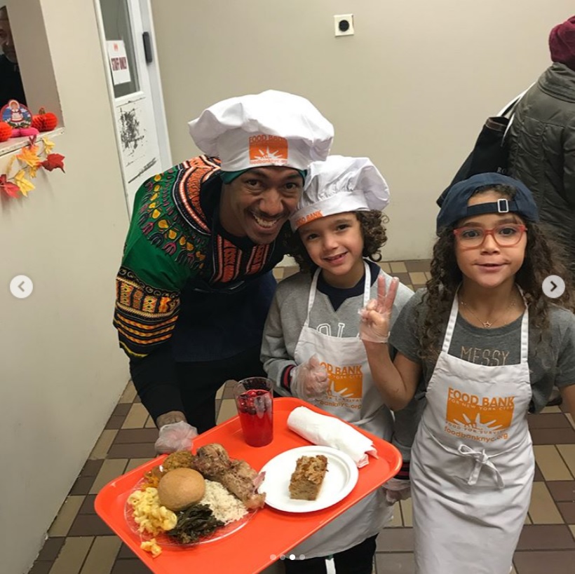 「ニックは最高の父親！」の声も（画像は『NICK CANNON　2018年11月21日付Instagram「＃FeedingAmerica A great day in Harlem!!!」』のスクリーンショット）