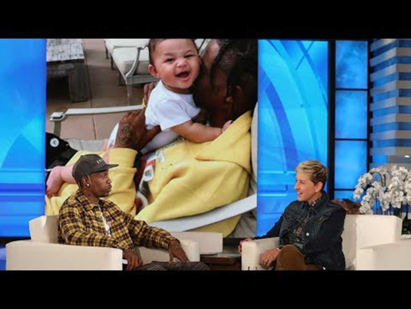 『エレンの部屋』に出演したトラヴィス・スコット（画像は『TheEllenShow　2018年11月12日公開 YouTube「Travis Scott Shares ‘Crazy’ Details About Kylie’s Delivery」』のサムネイル）