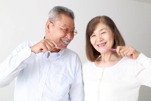 “親の老い”実感する1位は「耳の遠さ」　4人中3人が「親の口臭を気にしたことがある」と判明