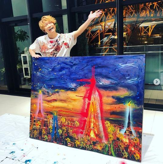 香取慎吾と東京タワーを描いたアート（画像は『香取慎吾　2018年12月23日付Instagram「60歳！お誕生日おめでとう！ ＃東京タワー」』のスクリーンショット）