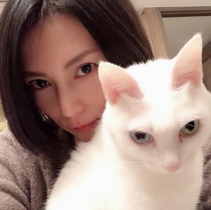 【エンタがビタミン♪】柴咲コウ、愛猫との“目ヂカラ”ショットに「ホントに美しい」ファンため息