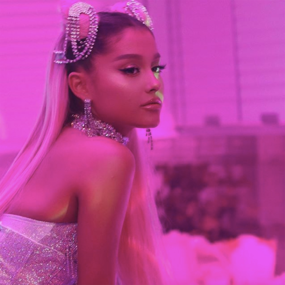 『7 rings』MVでのアリアナ・グランデ（画像は『Ariana Grande　2019年1月20日付Instagram』のスクリーンショット）