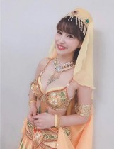 【エンタがビタミン♪】岸明日香、アラビアンな姿で魅了『バカ殿』オフショットに　「モー娘。か」