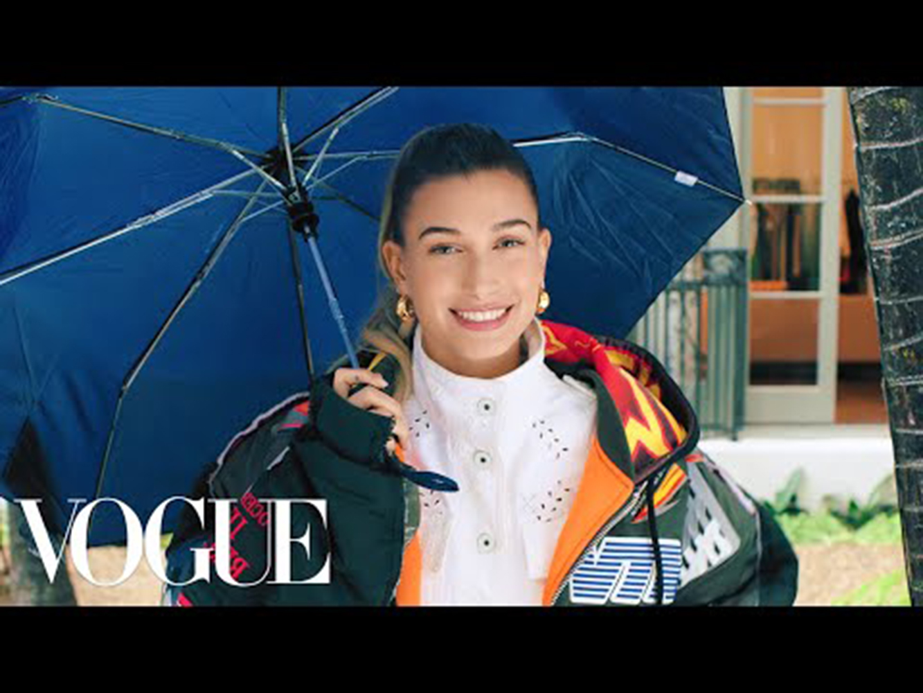 『VOGUE』の73個の質問に答えたヘイリー・ボールドウィン（画像は『Vogue　2019年2月8日公開 YouTube「73 Questions With Hailey Bieber | Vogue」』のサムネイル）