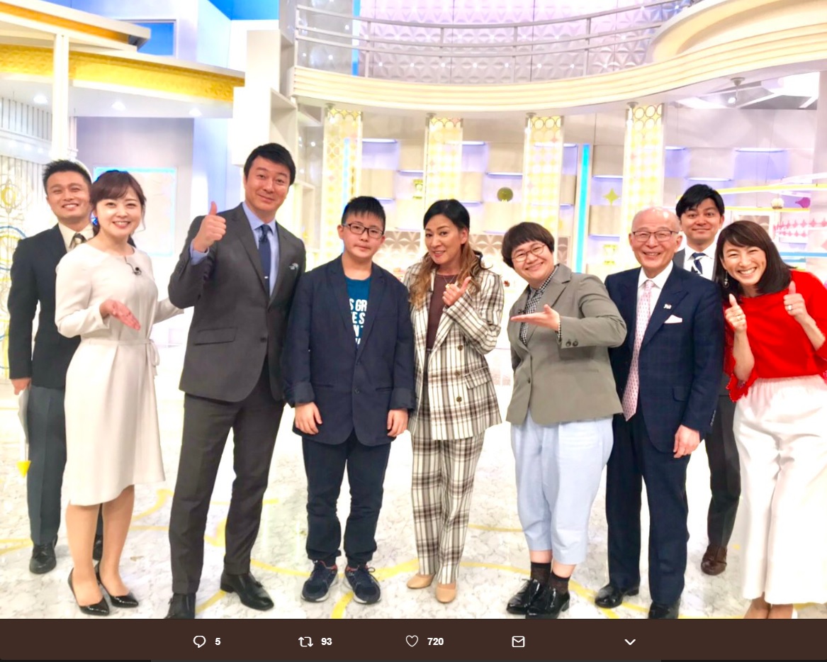 大維志くん＆ジャガー横田と並ぶ『スッキリ』メンバー（画像は『日本テレビ スッキリ　2019年2月11日付Twitter「＃ジャガー横田 さんの息子・木下大維志くんのお受験に密着した150日。」』のスクリーンショット）