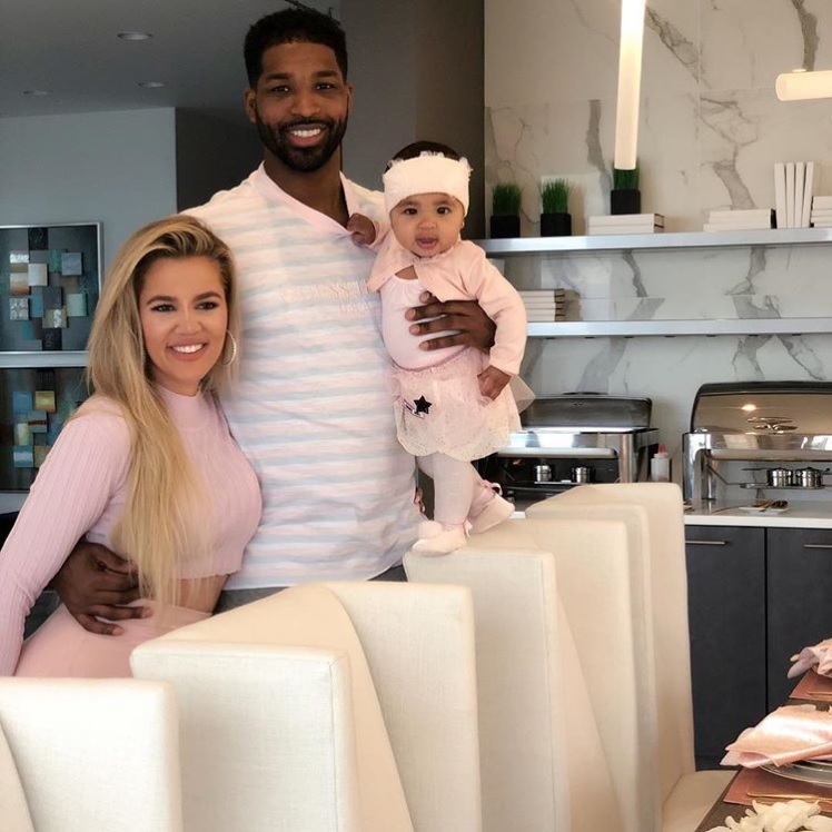 幸せな家族ショットを披露していたトリスタン（画像は『Tristan Thompson　2018年11月22日付Instagram「I’m soo blessed」』のスクリーンショット）