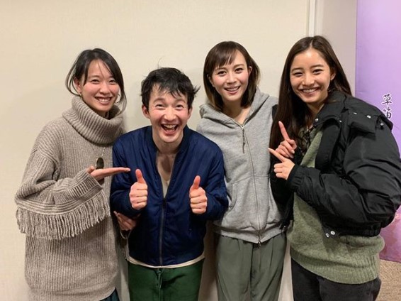 戸田恵梨香、浅利陽介、比嘉愛未、新木優子（画像は『戸田恵梨香　2019年2月14日付Instagram「＃プラトーノフ 観劇。」』のスクリーンショット）