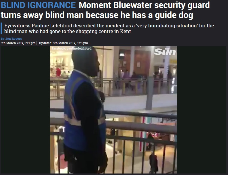 盲導犬を連れた男性に「犬は立ち入り禁止」と警備員（画像は『The Sun　2019年3月5日付「BLIND IGNORANCE Moment Bluewater security guard turns away blind man because he has a guide dog」（Facebook: Pauline Letchford）』のスクリーンショット）