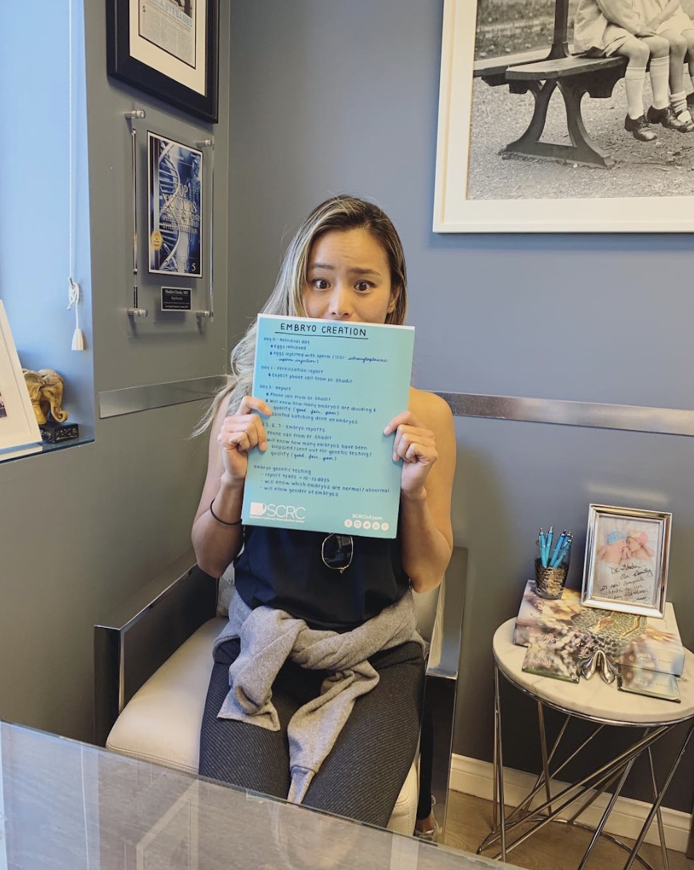 卵子凍結を決意したジェイミー・チャン（画像は『Jamie Chung　2019年3月24日付Instagram「Here I am over a week ago at my doctors office getting an orientation/lesson on how to inject myself with growth hormones.」』のスクリーンショット）