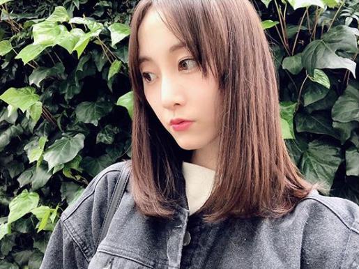 ヘアカラーをベージュ系に変えた松井玲奈（画像は『松井玲奈　2019年3月7日付Instagram「＠nabe__log さんに髪の毛カラーとトリートメントしてもらった。」』のスクリーンショット）