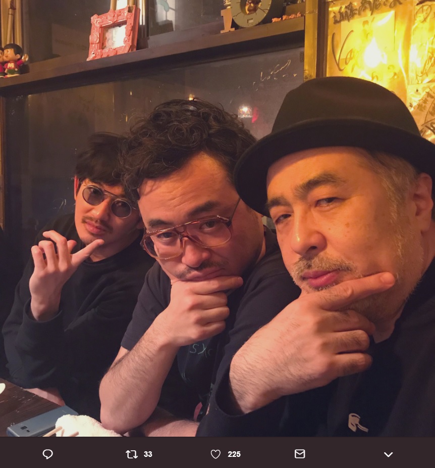 瑛太、前野健太、松尾スズキ（画像は『平田敦子　2019年4月6日付Twitter「「世界は一人」電力ホールにて本日13:00開演。」』のスクリーンショット）