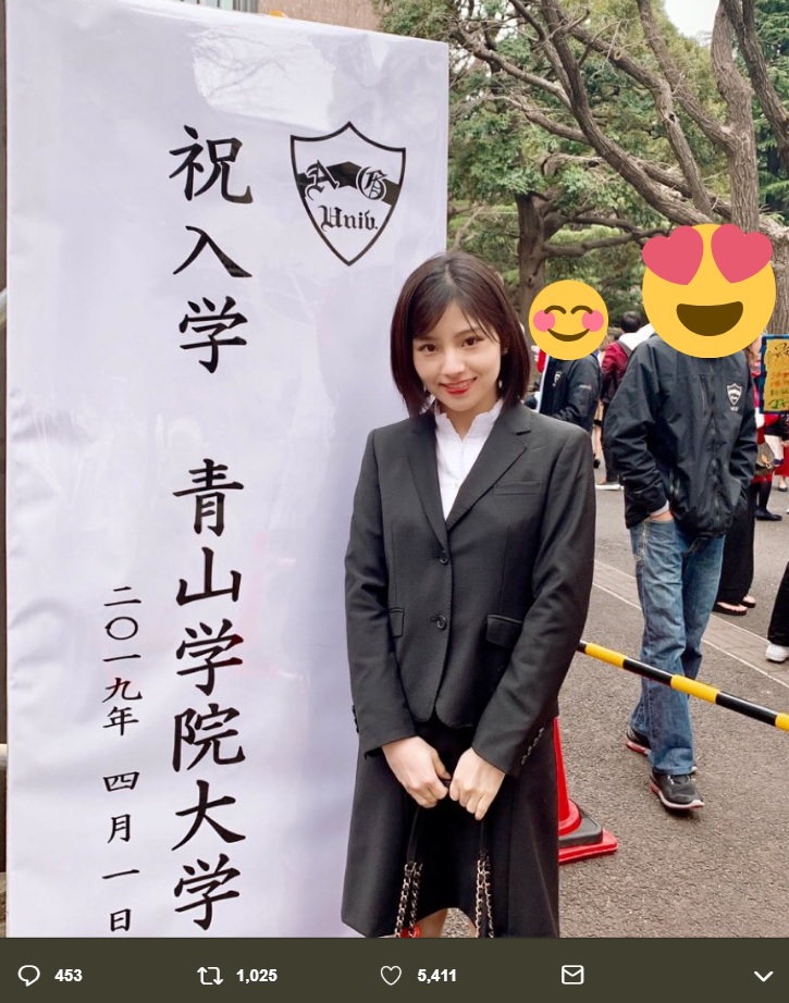 青山学院大学入学式での後藤楽々（画像は『後藤楽々　2019年4月1日付Twitter「今日は入学式でした」』のスクリーンショット）