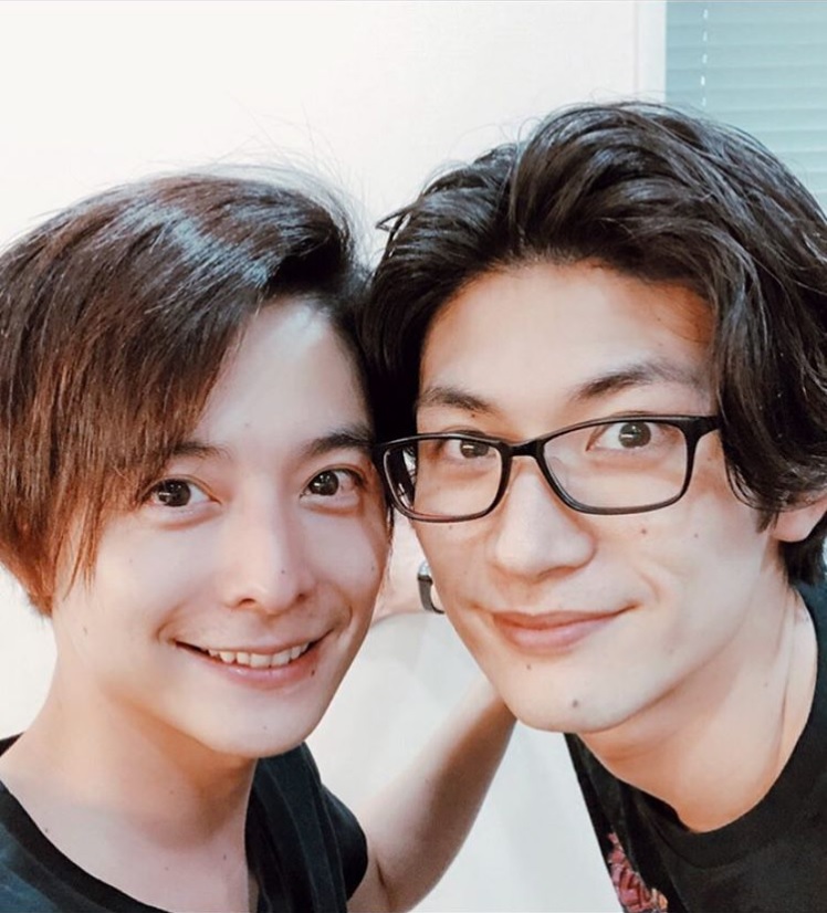 小池徹平と三浦春馬（画像は『Haruma Miura 三浦春馬　2019年5月1日付Instagram「令和も宜しくお願い致します」』のスクリーンショット）