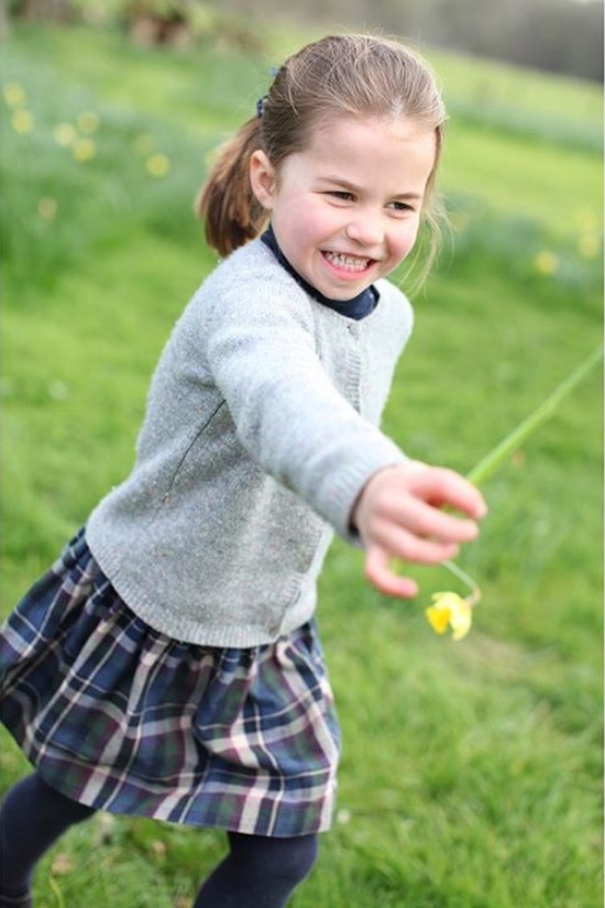 入学を心待ちにするシャーロット王女（画像は『Kensington Palace　2019年5月1日付Instagram「Happy Birthday Princess Charlotte!」』のスクリーンショット）