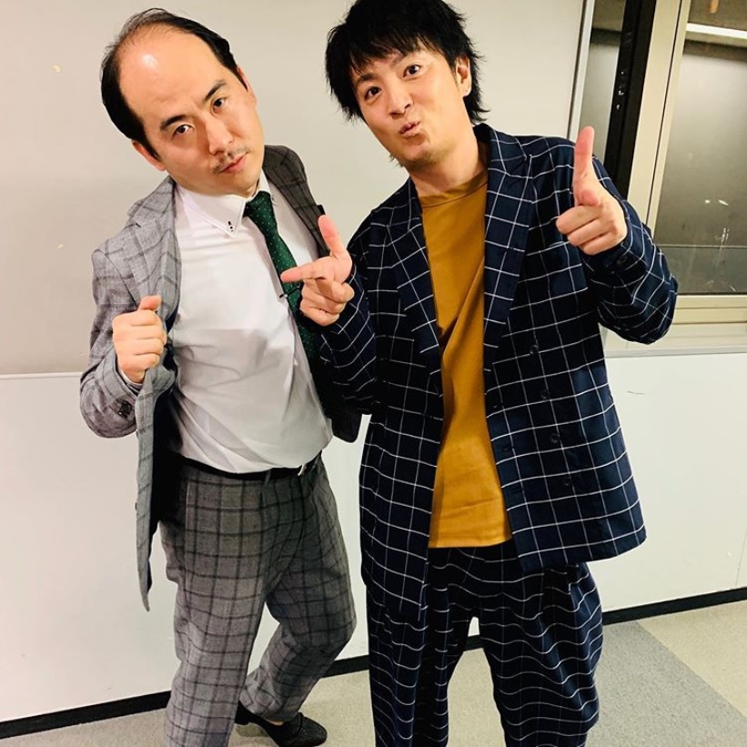 ともに40歳の斎藤司と上地雄輔（画像は『上地雄輔（遊助）　2019年5月7日付Instagram「ペッペッペー ＃トレンディーエンジェル ＃斎藤さんだぞ」』のスクリーンショット）