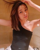 【エンタがビタミン♪】自宅改装中の木下優樹菜、セクシーなタンクトップで「鬼瓦！」ポーズ　フジモンと子育て話し合う