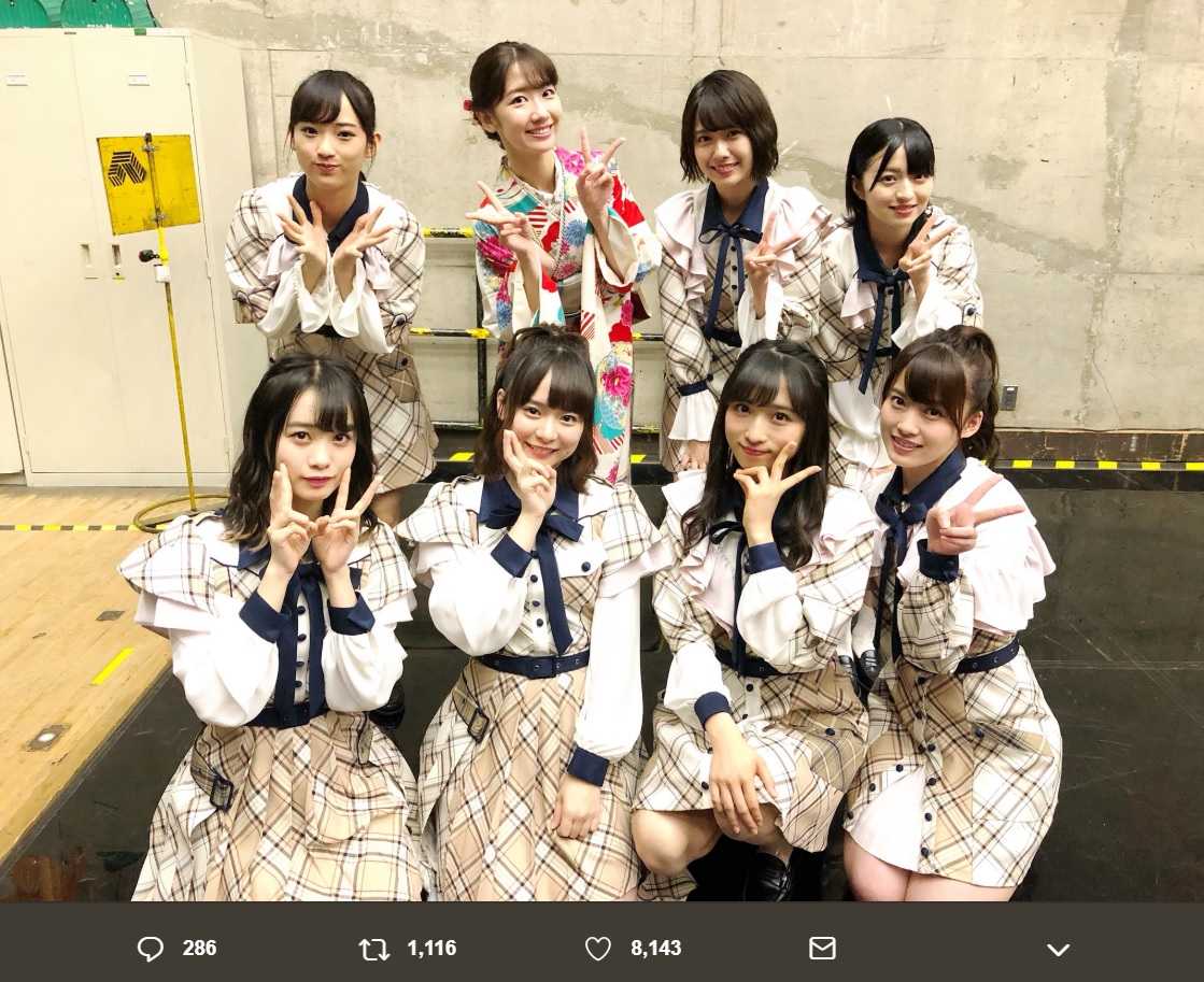 AKB48チーム8と柏木由紀（画像は『柏木由紀　2019年6月18日付Twitter「＃うたコン ありがとうございました」』のスクリーンショット）